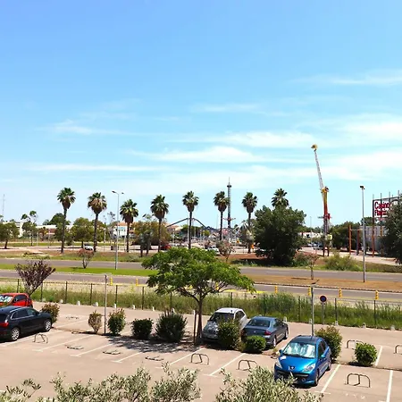 2 Pieces Avec Piscines, Proche Et Commerces, Parking Prive, Clim, Ideal Famille - Fr-1-307-273 * Le Grau-du-Roi
