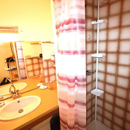 2 Pieces Avec Piscines, Proche Et Commerces, Parking Prive, Clim, Ideal Famille - Fr-1-307-273