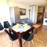 2 Pieces Avec Piscines, Proche Et Commerces, Parking Prive, Clim, Ideal Famille - Fr-1-307-273 *